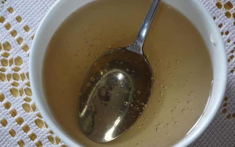 Czy miód jest wypluwany czy wyciągany przez pszczoły?