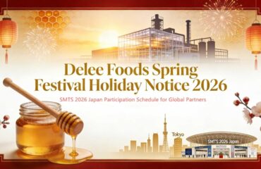 Bannière Delee Honey pour les fêtes du Nouvel An chinois 2026, présentant des produits à base de miel, des décorations du Nouvel An chinois et des éléments de l'exposition SMTS Japan