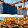日本市場向け高級蜂蜜の輸出貨物がコンテナに積み込まれている。